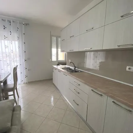 Fabiola's City Center Apartament